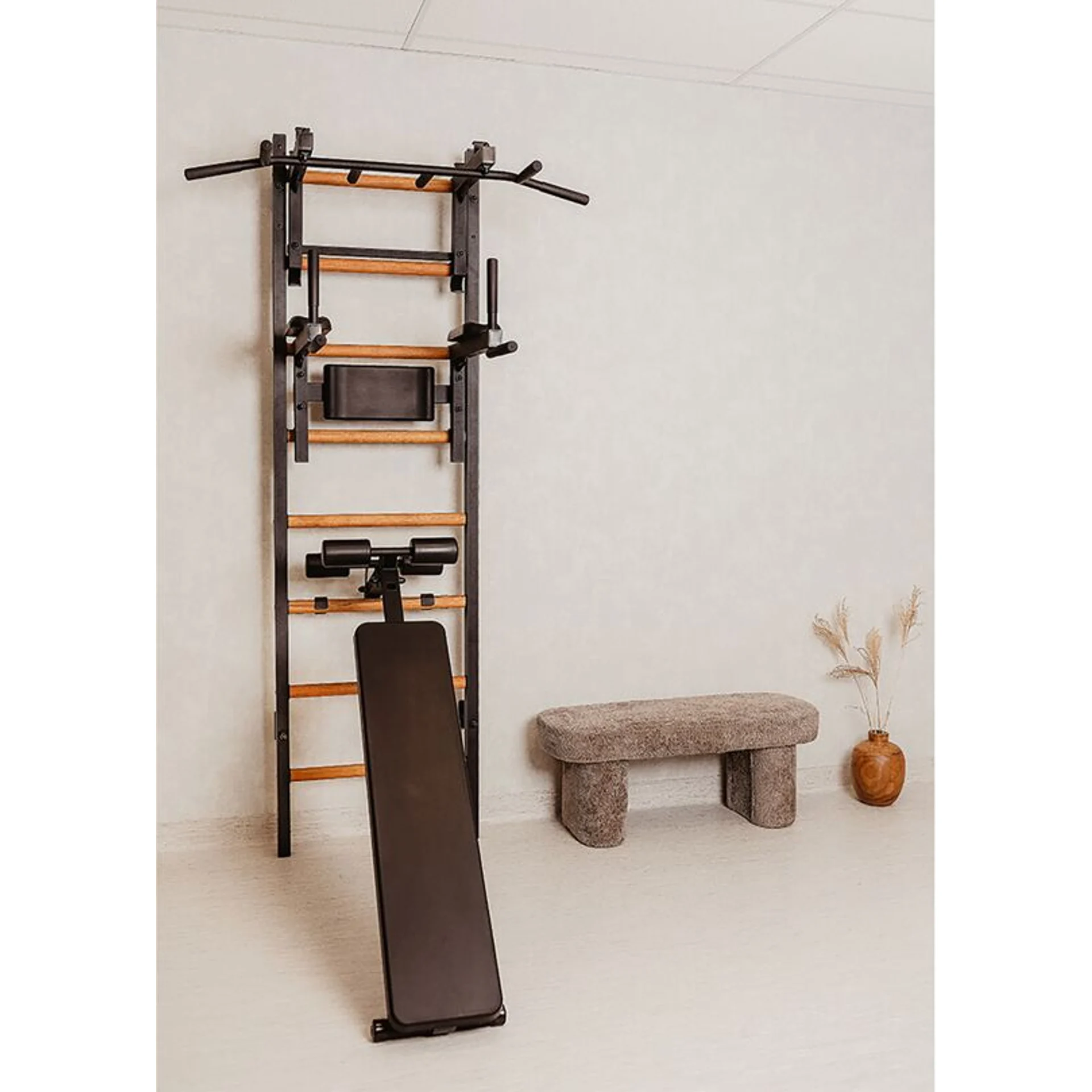  BenchK® Sprossenwand 233 mit Klimmzugstange, Dip-Bügel & Trainingsbank - Schwarz