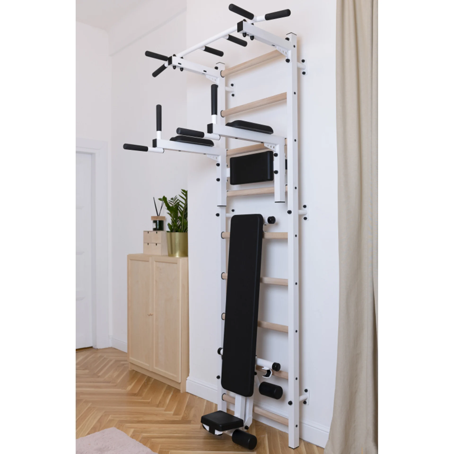 BenchK® Sprossenwand 723 mit Klimmzugstange, Dip-Bügel & Trainingsbank - Weiß