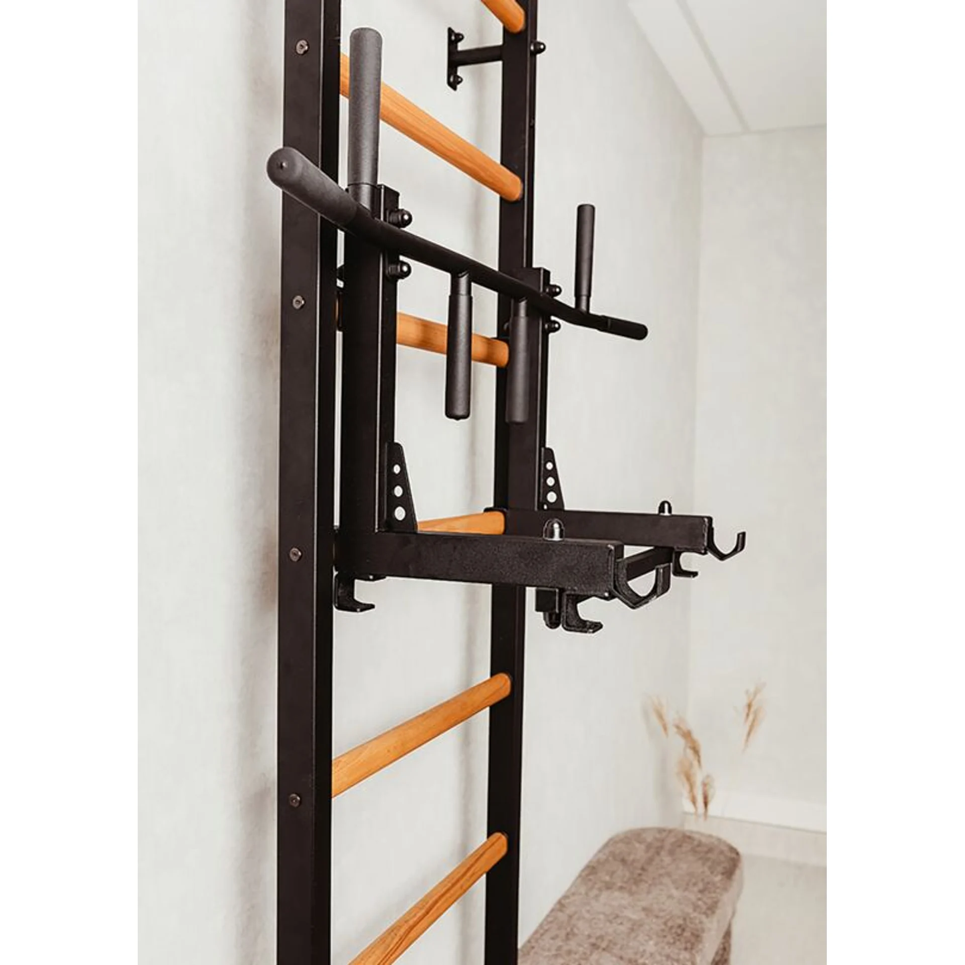  BenchK® Sprossenwand 233 mit Klimmzugstange, Dip-Bügel & Trainingsbank - Schwarz