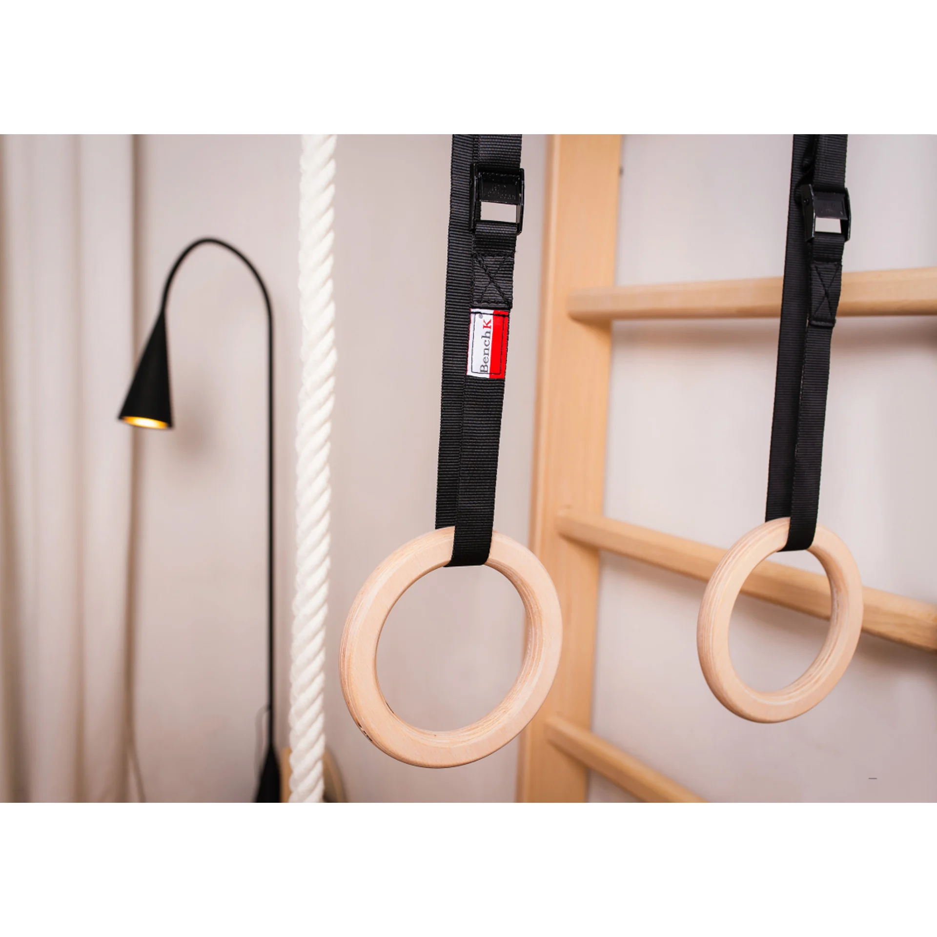 BenchK® Sprossenwand 111 mit Klimmzugbügel, Seil und Ringen